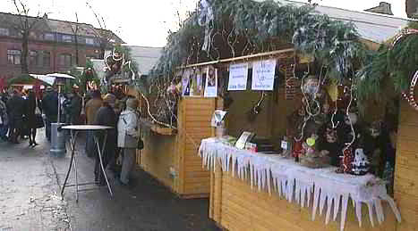 Foldable wooden Christmas cottage 